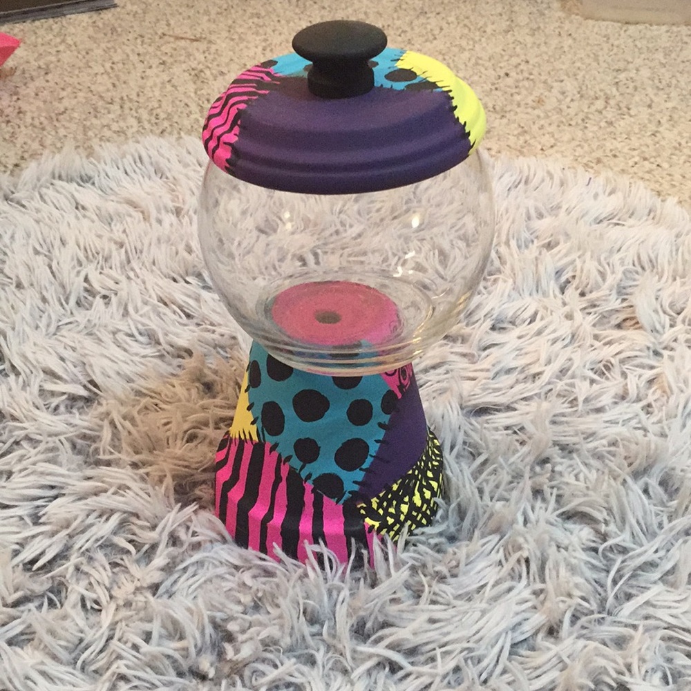 ‘Sally’ decorative holder